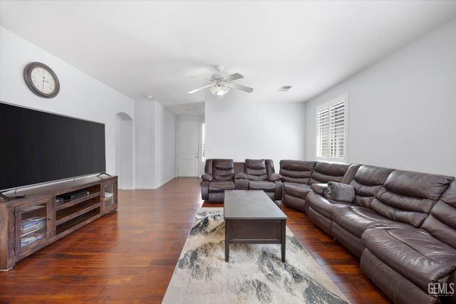 6202 Ocean Jasper Drive, Bakersfield, CA 93313