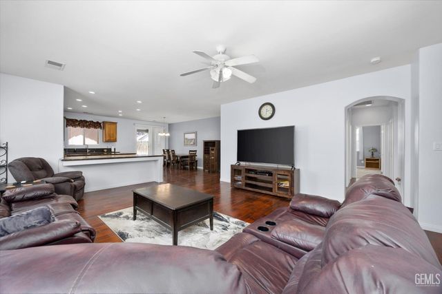 6202 Ocean Jasper Drive, Bakersfield, CA 93313