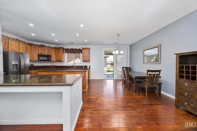 6202 Ocean Jasper Drive, Bakersfield, CA 93313