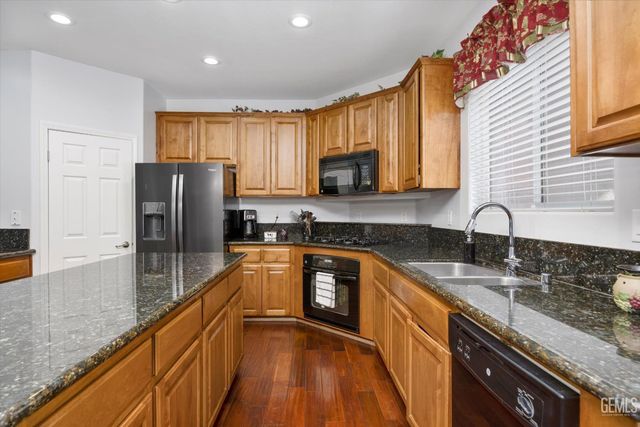 6202 Ocean Jasper Drive, Bakersfield, CA 93313