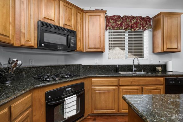 6202 Ocean Jasper Drive, Bakersfield, CA 93313