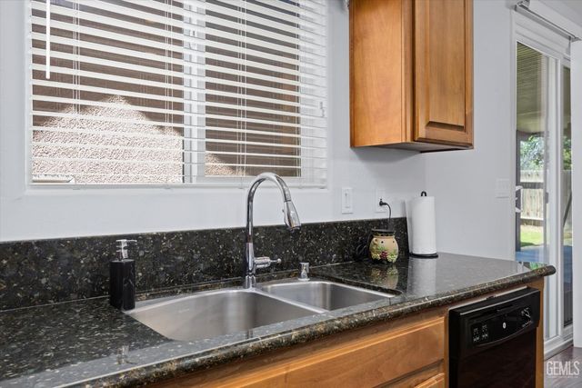 6202 Ocean Jasper Drive, Bakersfield, CA 93313