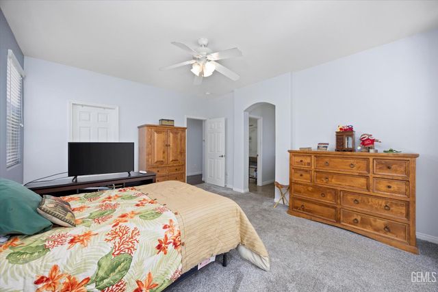 6202 Ocean Jasper Drive, Bakersfield, CA 93313