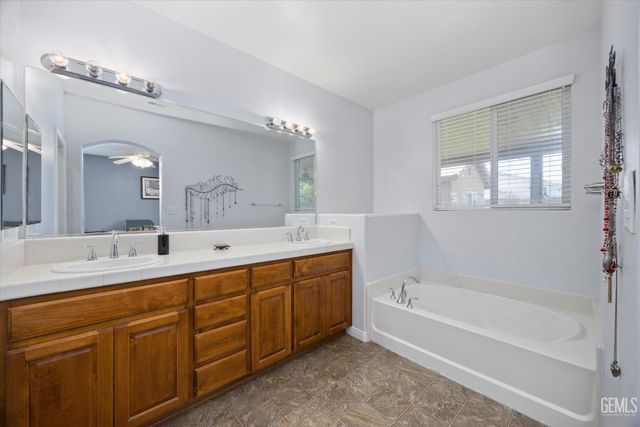 6202 Ocean Jasper Drive, Bakersfield, CA 93313