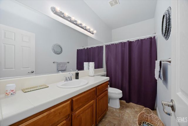 6202 Ocean Jasper Drive, Bakersfield, CA 93313