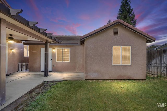 6202 Ocean Jasper Drive, Bakersfield, CA 93313