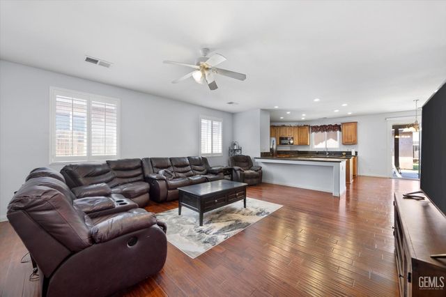 6202 Ocean Jasper Drive, Bakersfield, CA 93313