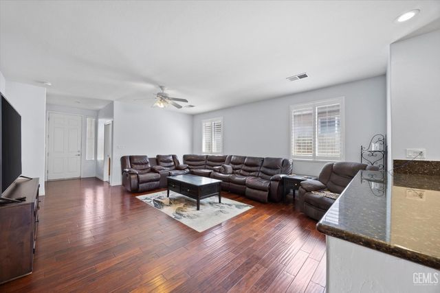 6202 Ocean Jasper Drive, Bakersfield, CA 93313