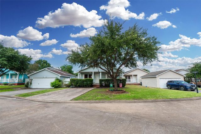 10130 Summerberry Lane, Tomball, TX 77375