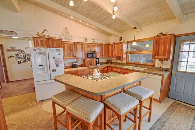 9471 Peninsula Drive, Mecosta, MI 49332