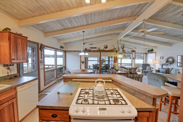 9471 Peninsula Drive, Mecosta, MI 49332