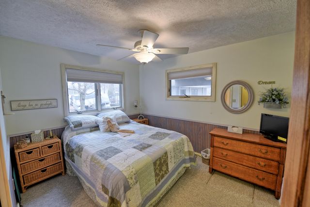 9471 Peninsula Drive, Mecosta, MI 49332