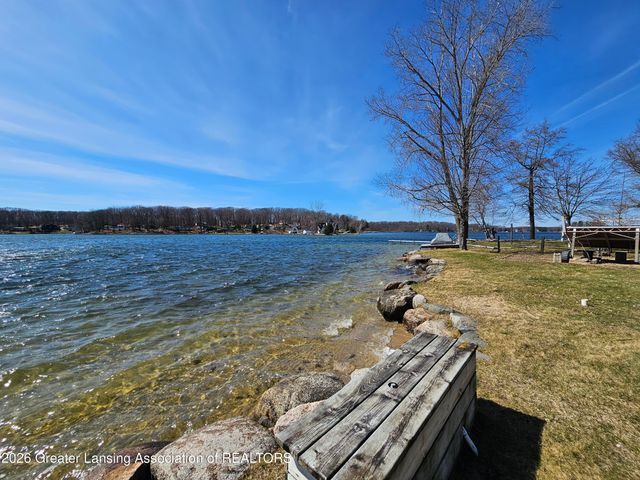 9471 Peninsula Drive, Mecosta, MI 49332