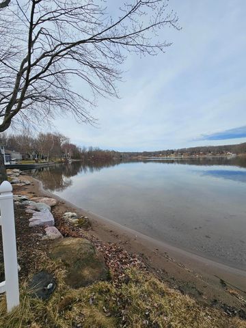 9471 Peninsula Drive, Mecosta, MI 49332