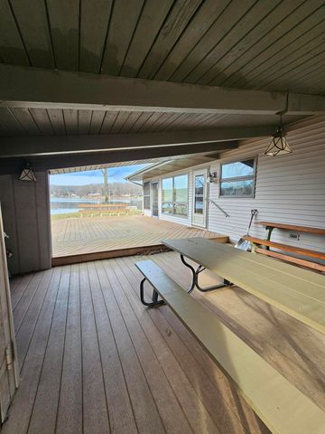 9471 Peninsula Drive, Mecosta, MI 49332