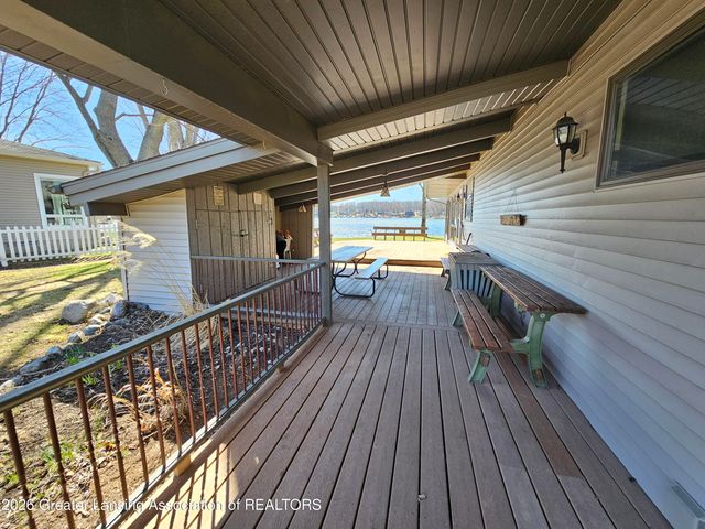 9471 Peninsula Drive, Mecosta, MI 49332