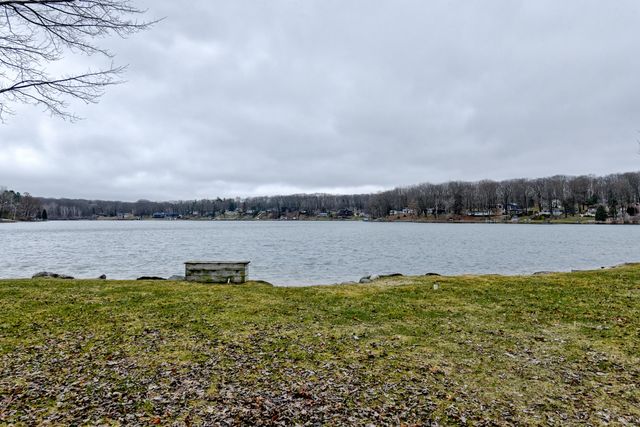 9471 Peninsula Drive, Mecosta, MI 49332