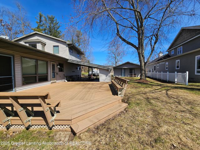 9471 Peninsula Drive, Mecosta, MI 49332