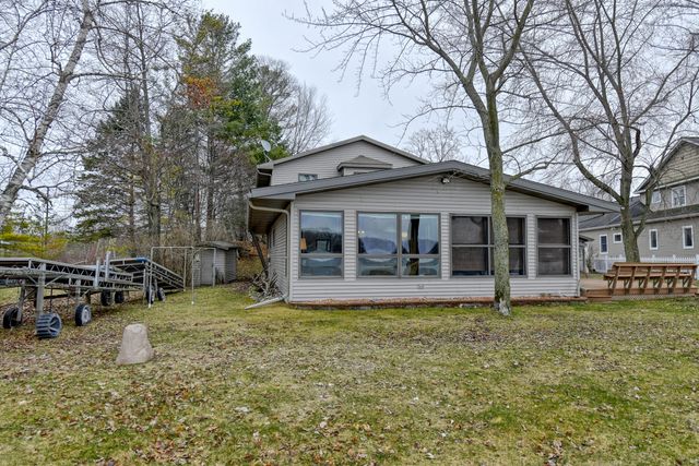 9471 Peninsula Drive, Mecosta, MI 49332