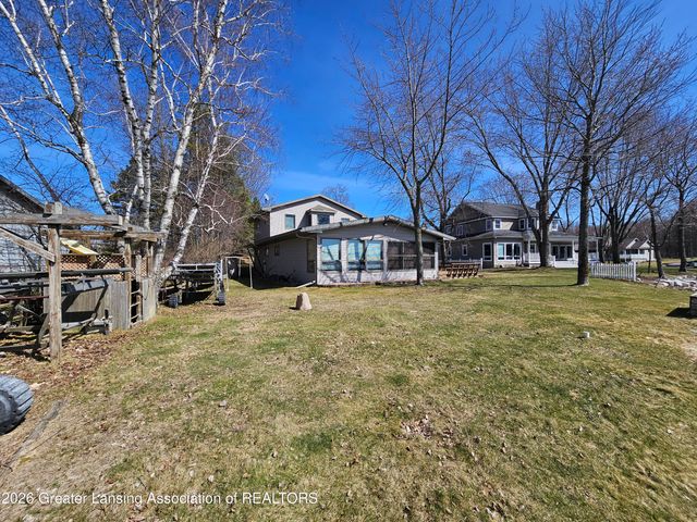 9471 Peninsula Drive, Mecosta, MI 49332