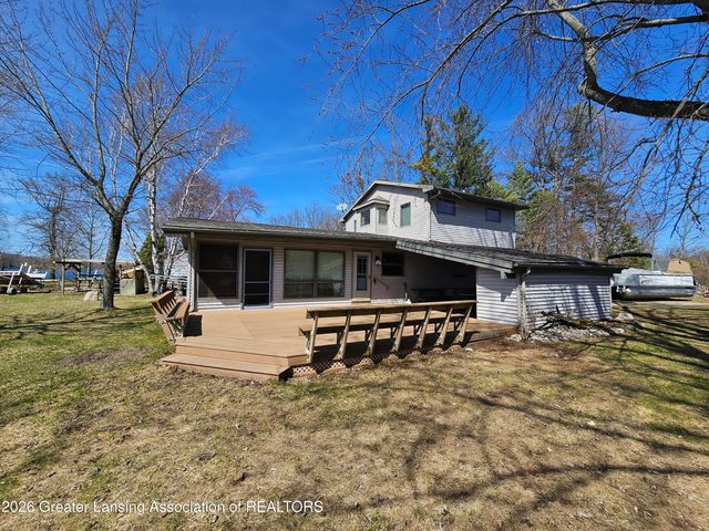 9471 Peninsula Drive, Mecosta, MI 49332
