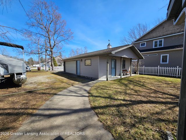 9471 Peninsula Drive, Mecosta, MI 49332