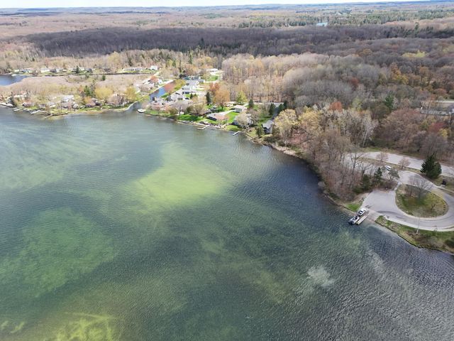 9471 Peninsula Drive, Mecosta, MI 49332