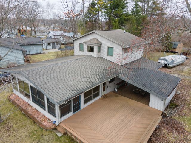 9471 Peninsula Drive, Mecosta, MI 49332