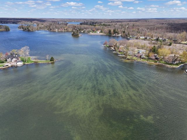 9471 Peninsula Drive, Mecosta, MI 49332