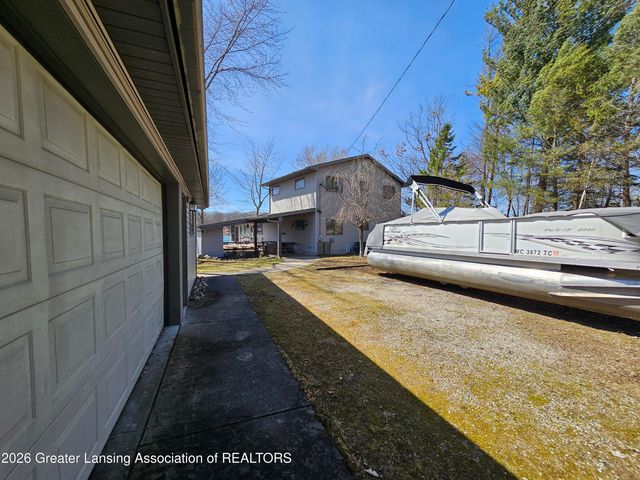 9471 Peninsula Drive, Mecosta, MI 49332