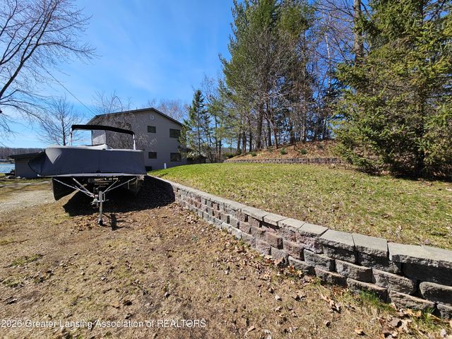 9471 Peninsula Drive, Mecosta, MI 49332