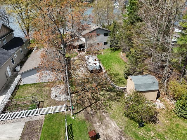 9471 Peninsula Drive, Mecosta, MI 49332