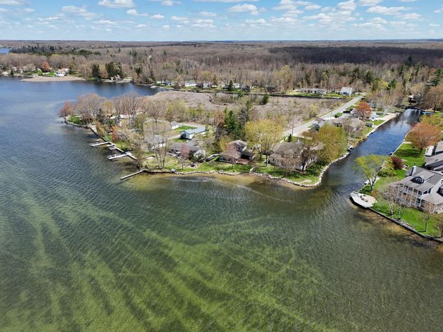 9471 Peninsula Drive, Mecosta, MI 49332