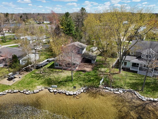 9471 Peninsula Drive, Mecosta, MI 49332