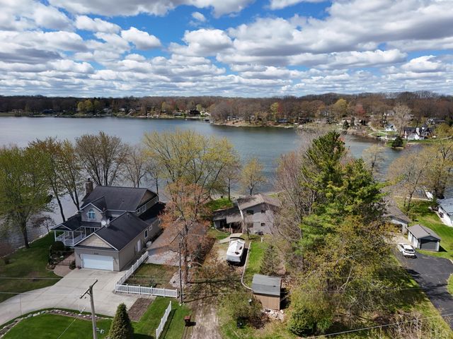 9471 Peninsula Drive, Mecosta, MI 49332
