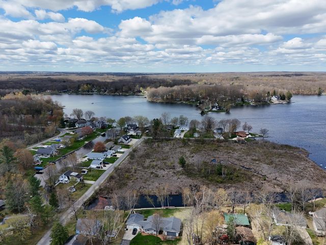 9471 Peninsula Drive, Mecosta, MI 49332
