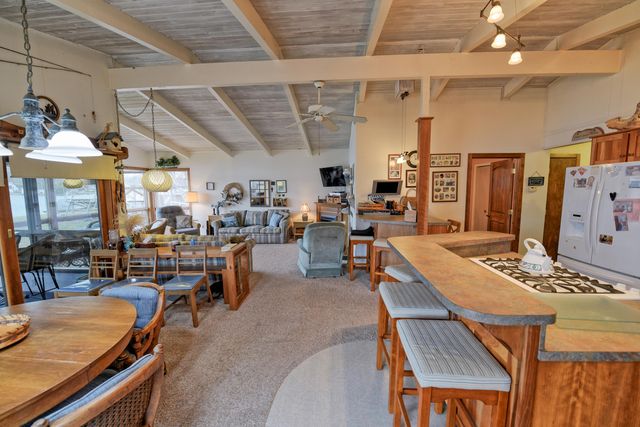 9471 Peninsula Drive, Mecosta, MI 49332