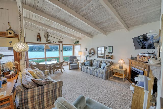 9471 Peninsula Drive, Mecosta, MI 49332
