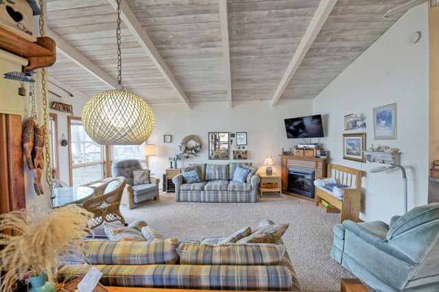 9471 Peninsula Drive, Mecosta, MI 49332