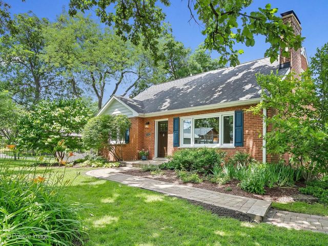 5902 Wolf Road, Western Springs, IL 60558