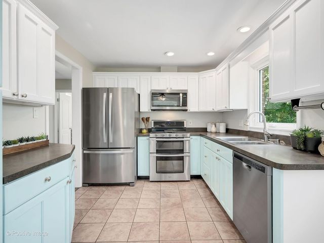 5902 Wolf Road, Western Springs, IL 60558