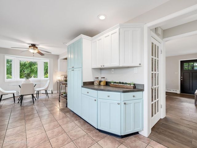 5902 Wolf Road, Western Springs, IL 60558