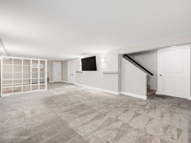 5902 Wolf Road, Western Springs, IL 60558