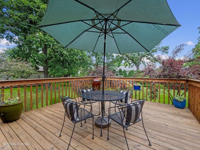 5902 Wolf Road, Western Springs, IL 60558