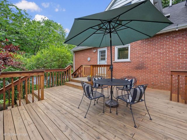 5902 Wolf Road, Western Springs, IL 60558