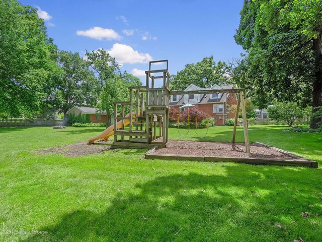 5902 Wolf Road, Western Springs, IL 60558