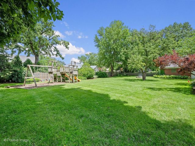 5902 Wolf Road, Western Springs, IL 60558