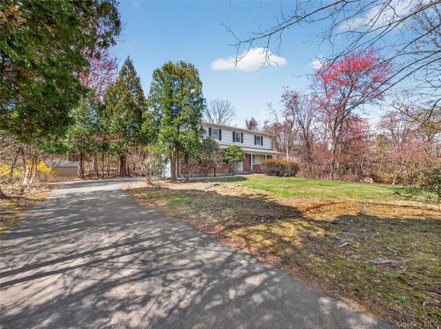 8 Ravenna Drive, Pomona, NY 10970
