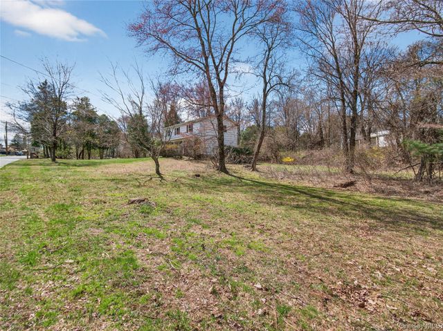 8 Ravenna Drive, Pomona, NY 10970