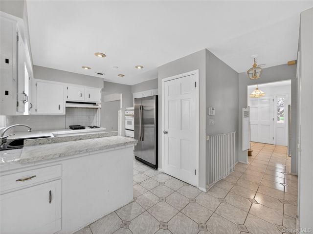 8 Ravenna Drive, Pomona, NY 10970